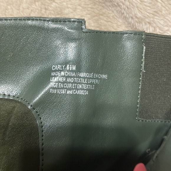 Saks fifth avenue boots suede green so pretty used once - Picture 10 of 10